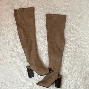 NWOT, 6.5 MIA boots